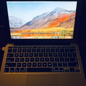 Mac Air Laptop